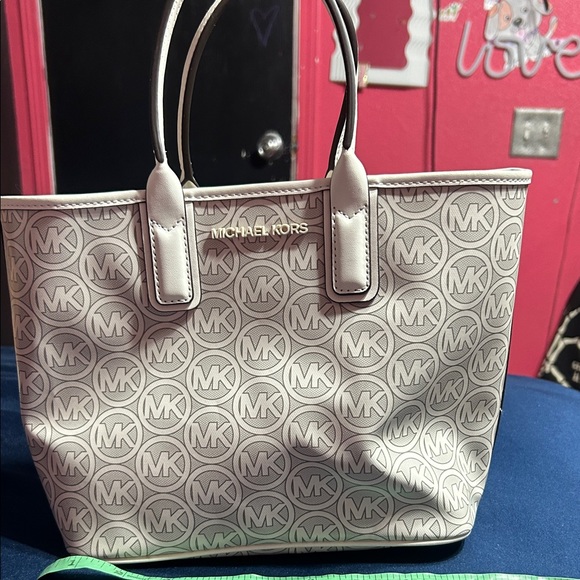 Michael Kors Cream Logo Tote - Picture 1 of 5